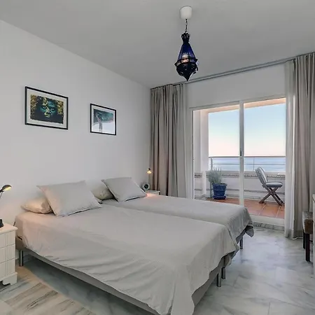 Apartment Boulevard 302 *